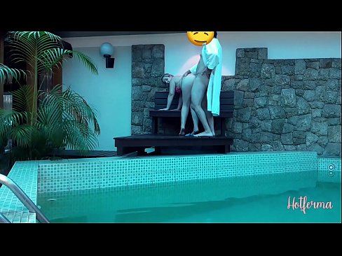 ❤️ Baas noeget faam nei it swimbad, mar koe net wjerstean in hot Seksfideo by wy ❌️❤